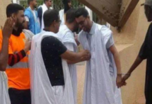 صورة حركة كفانا تستنكر تقييد الصحفي محمدي الشنقيطي أثناء مثوله أمام المحكمة