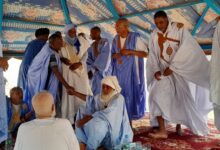 صورة جكني: توافد عشرات الوفود من الأعيان ومشايخ القبائل على منزل الوزير الأول الأسبق يحي ولد حدمين
