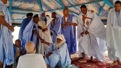 صورة جكني: توافد عشرات الوفود من الأعيان ومشايخ القبائل على منزل الوزير الأول الأسبق يحي ولد حدمين