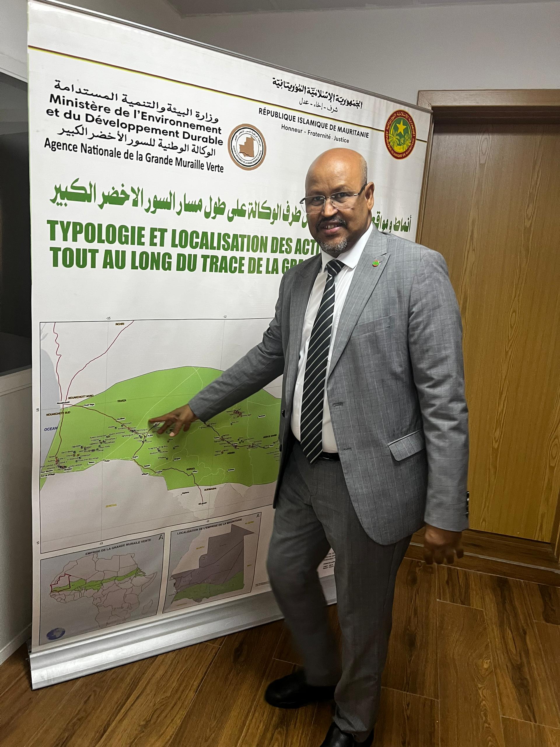 صورة وفد من البرلمانيين و الأطر والإعلاميين، يؤدون زيارة للوكالة الوطنية للسور الأخضر الكبير (صور)