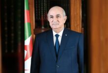 صورة الرئيس الجزائري ينهي مهام الوزير الأول