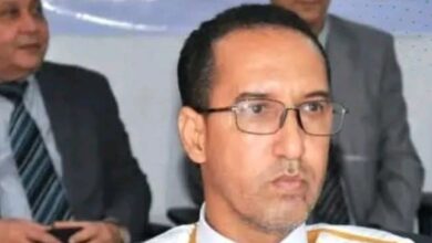 صورة نائب اطويل يحذر السكان من التنقل عبر الحدود مع مالي