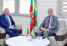 صورة وزير الاقتصاد والمالية يجتمع مع وفد من شركة كينروس