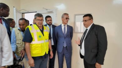 صورة وزير الصيد يزور ميناء نواكشوط المستقل المعروف بميناء الصداقة (صور)