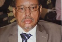 صورة عابدين ولد باب أحمد إداري بارز برؤية إصلاحية متميزة