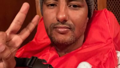 صورة اختفاء الإعلامي الموريتاني محمد فال ولد الشيخ بعد سيطرة الجيش الإسرائيلي على سفينة ضمن أسطول الصمود