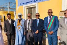 صورة بلدية لكصر توزع الزي المدرسي الموحد على التلاميذ