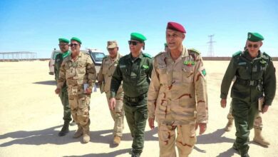 صورة قائد الأركان العامة للجيوش المساعد يتفقد تشكيلات الجمارك الوطنية ضمن الاستعدادات لعيد الاستقلال الوطني