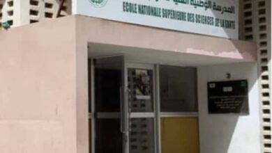 صورة طلاب المدرسة العليا لعلوم الصحة يعترضون على قرار جديد بشأن معايير الانتقال