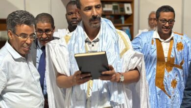 صورة وزير الثقافة يتفقد التحضيرات الجارية لانطلاق معرض نواكشوط الدولي للكتاب