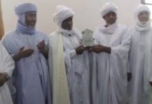 صورة زاوية الإمام المغيلي تكرّم الأستاذ أحمد ولد دومان وتمنحه وسام المشيخة (فيديو)