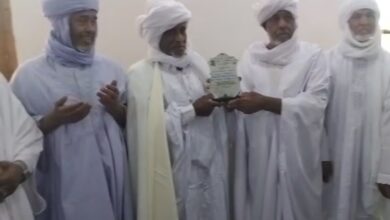 صورة زاوية الإمام المغيلي تكرّم الأستاذ أحمد ولد دومان وتمنحه وسام المشيخة (فيديو)