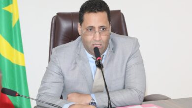 صورة الوزير الأول المختار ولد إنجاي: أمة لا تحرم الجندي والمعلم ليست بخير (تدوينة)