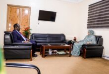 صورة الوزيرة الناها بنت حمدي ولد مكناس تزور مقر وكالة التنمية الحضرية وتطّلع على تقدم مشاريعها