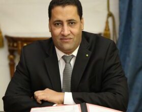 صورة الوزير الأول يثمن جلب المياه إلى مدينة كيفة ويعلن عن مشاريع مائية كبرى قادمة