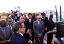 صورة رئيس الجمهورية يضع حجر الأساس للمستشفى الجهوي الجديد في أكجوجت (صور)