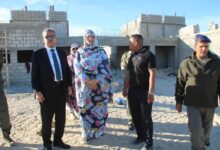 صورة وزيرة الإسكان تتفقد مشاريع البنية التحتية بنواذيبو استعدادًا لزيارة الرئيس (صور)