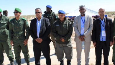 صورة الجمارك تتلف كميات كبيرة من الأدوية المزورة والخمور بواد النافة (صور)