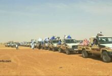 صورة وصول أعمدة الكهرباء إلى عاصمة بلدية أم لحياظ إيذانا ببدء عملية التزويد بالطاقة