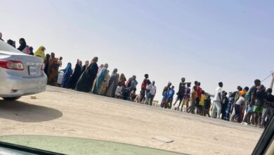 صورة نساء وأطفال يتظاهرون بالمدخل الجنوبي لمقاطعة الرياض احتجاجا على انعدام الأمن