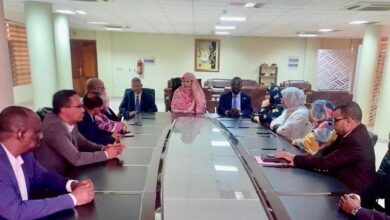 صورة وزيرة التجارة والسياحة تشرف على تبادل المهام بين العام الجديد وسلفه