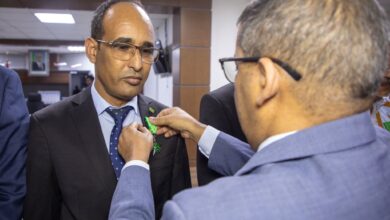 صورة وزير التجهيز والنقل يوشح عددا من أطر و موظفي قطاعه (أسماء)