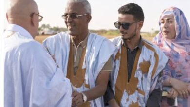 صورة المستشار الأول في السفارة الموريتانية بداكار في طليعة مستقبلي رئيس الجمهورية بمقاطعة كهيدي