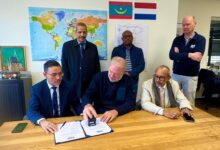 صورة الاستلام المؤقت لزورق الإرشاد البحري الجديد «مقامة» من طرف المدير العام لميناء نواكشوط المستقل (صور)