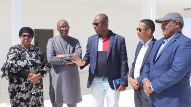 صورة وفد إيفواري يزور مزرعة الرحمة بألاك للاطلاع على التجربة الموريتانية في تطوير الإنتاج الحيواني (صور)