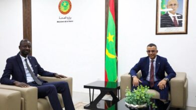 صورة وزير الصحة الجديد يستلم مهامه من سلفه