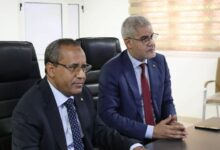 صورة وزير الزراعة الجديد يتسلم مهامه من سلفه