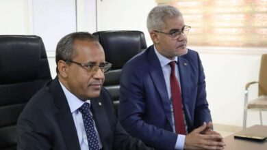 صورة وزير الزراعة الجديد يتسلم مهامه من سلفه
