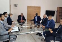 صورة وزير المعادن والصناعة يستعرض آفاق الشراكة الاستراتيجية مع القائمة بالأعمال بالسفارة الأمريكية