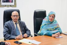 صورة مفوضة الأمن الغذائي تُلزم عمال المفوضية بترشيد الطاقة ووقف حركة السيارات رباعية الدفع (صور)