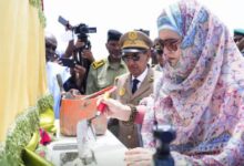 صورة وزيرة التجارة والسياحة تشرف على إطلاق مشروع منتجع أنجاكو بالترارزة