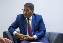 صورة وزير التحهيز والنقل يجري مباحثات مع السفير الإسباني (صور)