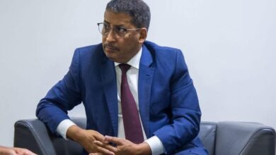 صورة وزير التحهيز والنقل يجري مباحثات مع السفير الإسباني (صور)