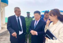 صورة زيارة سفير جمهورية الصين الشعبية إلى ميناء نواكشوط المستقل المعروف بـ“ميناء الصداقة” (صور)