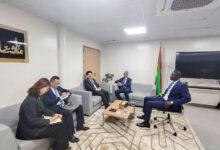 صورة وزير المعادن والصناعة يبحث مع السفير الصيني سبل تعزيز التعاون الثنائي (صور)