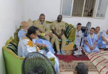 صورة بتوجيهات من رئيس الجمهورية.. وفد رفيع المستوى يعزي الدكتور بوياتي ولد الوداني في وفاة شقيقته