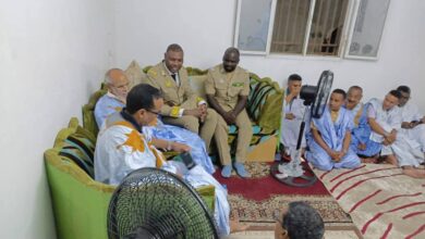 صورة بتوجيهات من رئيس الجمهورية.. وفد رفيع المستوى يعزي الدكتور بوياتي ولد الوداني في وفاة شقيقته