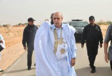 صورة بنشاب.. رئيس الجمهورية يتوقف لتحية مجتمع “التآزر” (صور)
