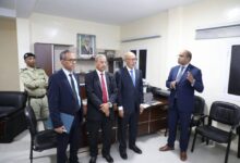 صورة مفوض حقوق الإنسان يؤدي زيارة تفقدية للإدارات والمؤسسات التابعة لقطاعه (صور)